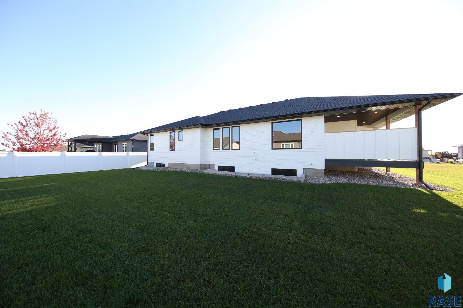 Tea, South Dakota 57064, United States, 3 Bedrooms Bedrooms, ,2 BathroomsBathrooms,Residential,Active,171666