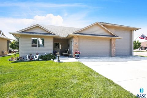 Photo of 4501 E Kearney Pl, Sioux Falls, SD 57110 (MLS # 22602355)