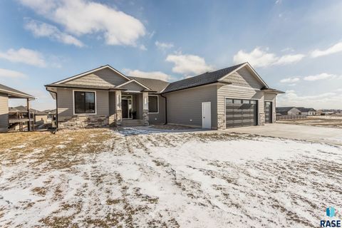 Photo of 2212 S Saddle Ridge Dr, Sioux Falls, SD 57110 (MLS # 22600632)