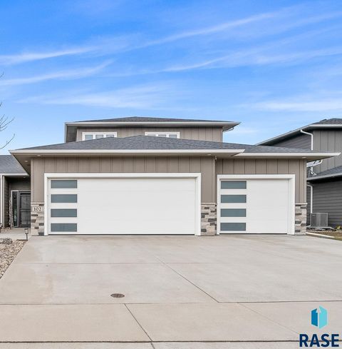 Photo of 102 E Ivy Rd Ln, Tea, SD 57064 (MLS # 22602094)