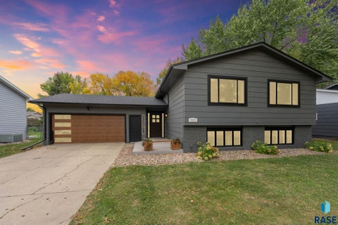 Photo of 5820 W 51st St, Sioux Falls, SD 57106 (MLS # 22607856)