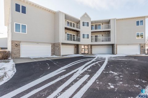 Photo of 4609 S Oxbow Ave 303 #303, Sioux Falls, SD 57106 (MLS # 22600567)