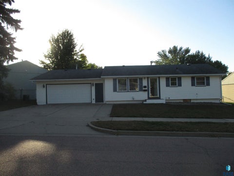 Homes For Sale - 3601 E 25th Street<br/> Sioux Falls, SD 57103