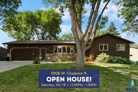 Photo of 5908 W Chadwick Pl, Sioux Falls, SD 57106 (MLS # 22602065)