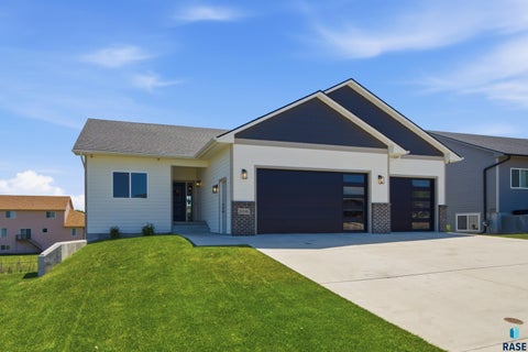 Homes For Sale - 1006 N Archer Drive<br/> Sioux Falls, SD 57103