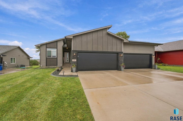 Photo 1 of 34 — 215 N Everest Ave, Tea, SD 57064