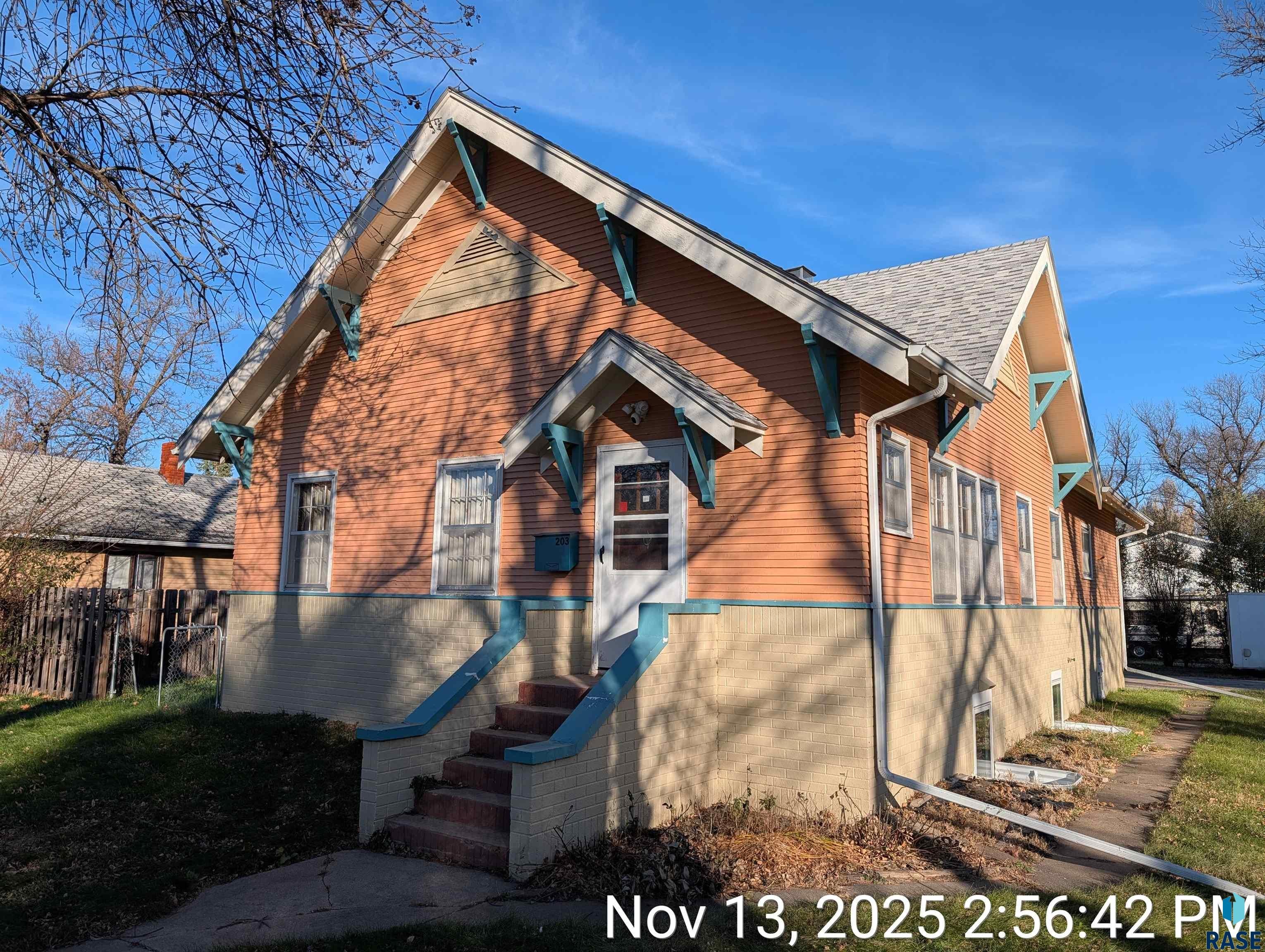 203 E 6th Ave - Photo 2