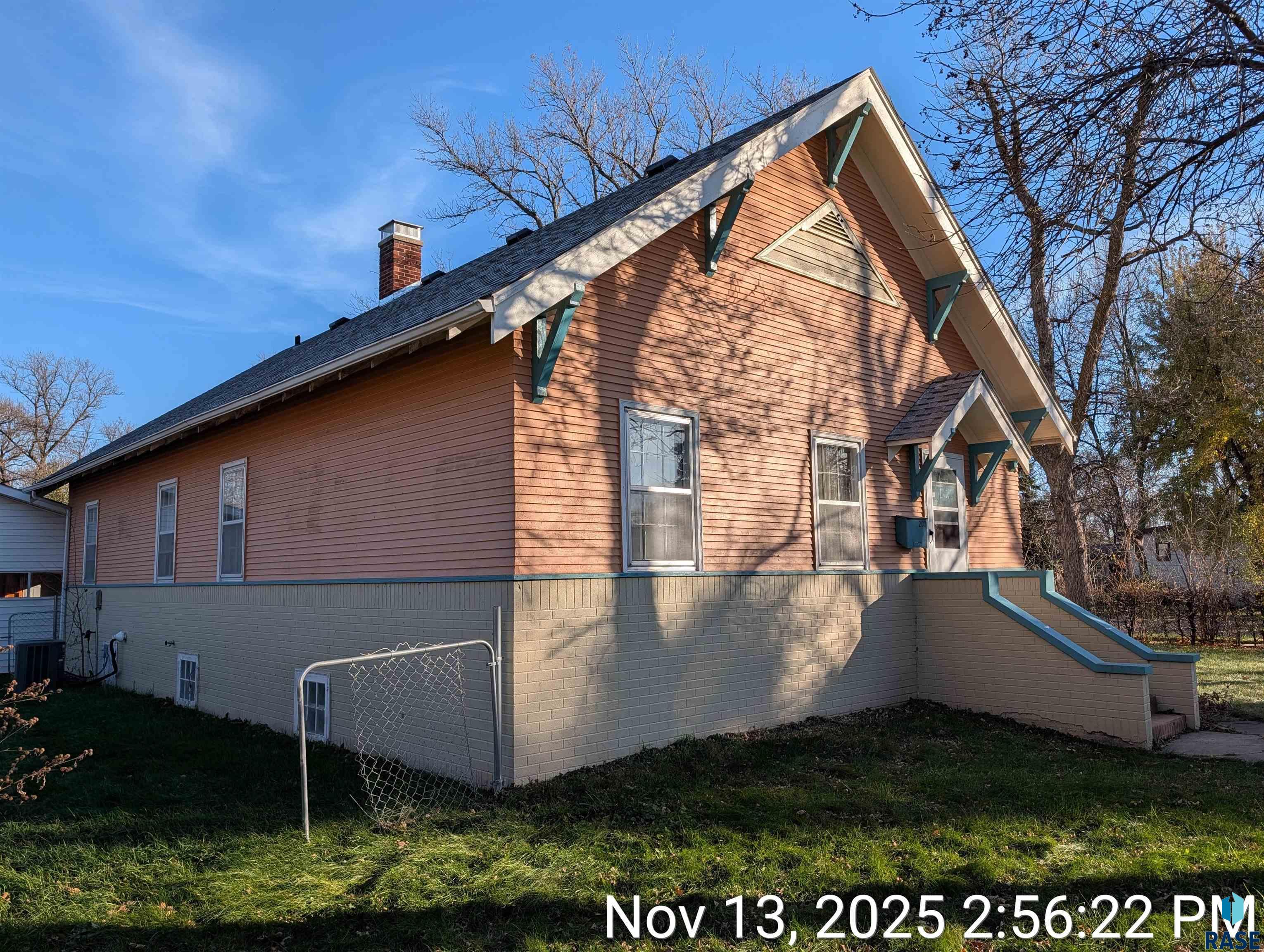 203 E 6th Ave - Photo 3