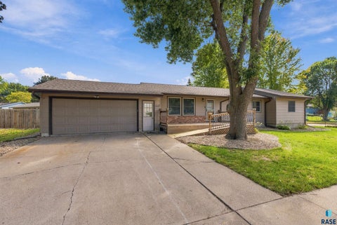 Photo of 1512 S Judy Ave, Sioux Falls, SD 57103 (MLS # 22607303)