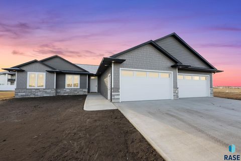 Photo of 6105 W 54th St, Sioux Falls, SD 57107 (MLS # 22602278)