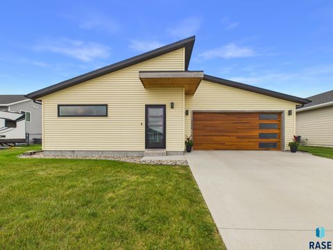 Homes For Sale - 2508 Dean Court<br/> Brookings, SD 57006