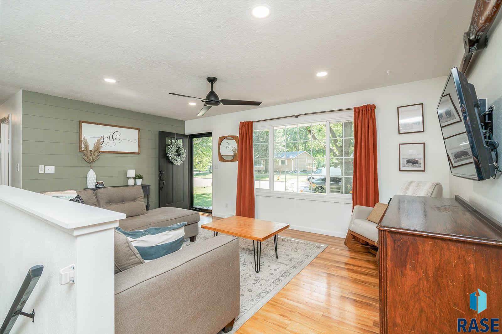 Sioux Falls, South Dakota 57106, United States, 4 Bedrooms Bedrooms, ,2 BathroomsBathrooms,Residential,Active,223174