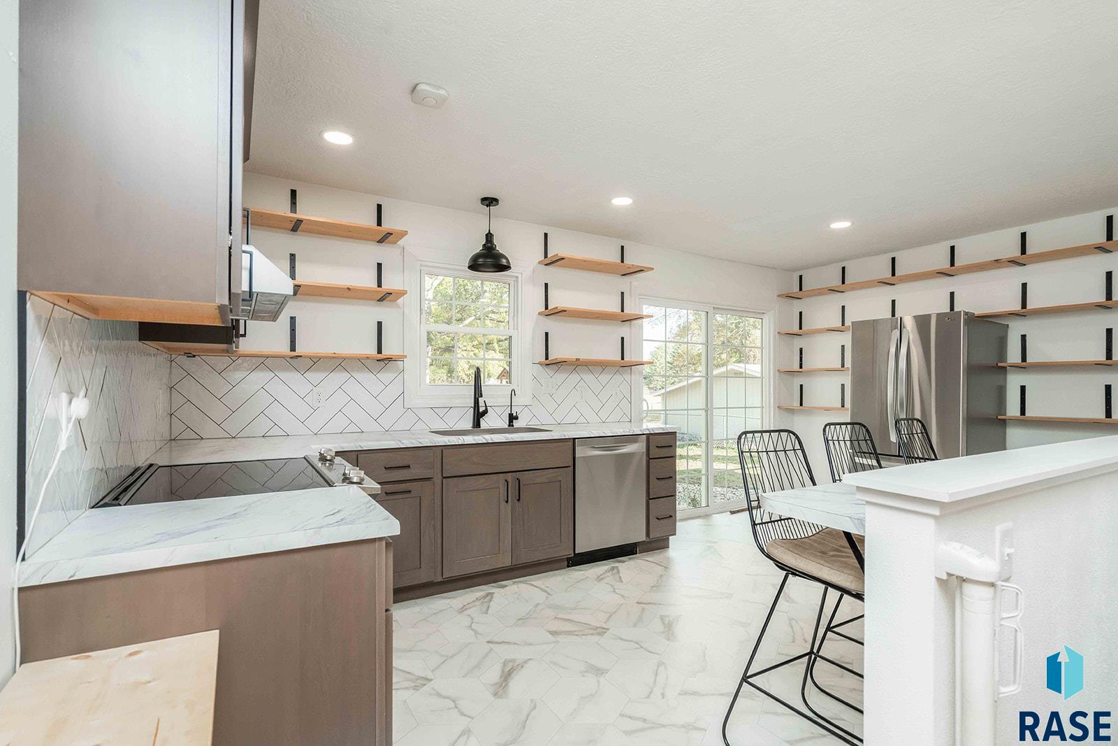 Sioux Falls, South Dakota 57106, United States, 4 Bedrooms Bedrooms, ,2 BathroomsBathrooms,Residential,Active,223174