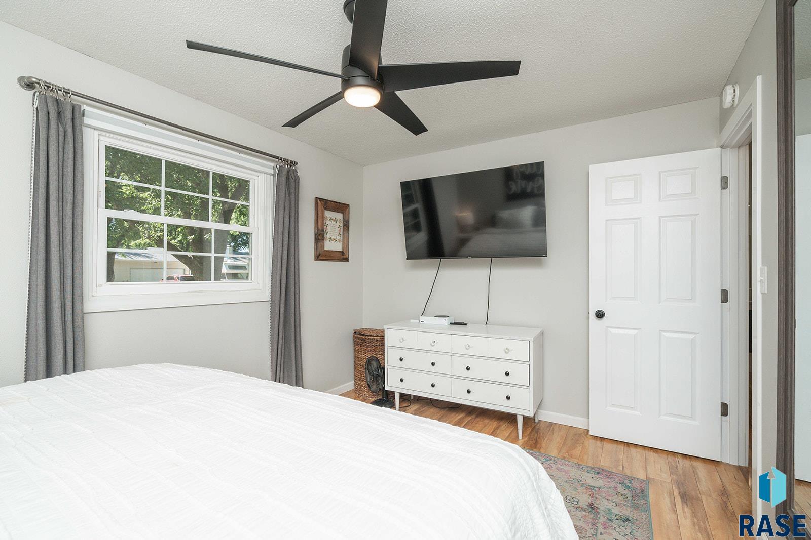 Sioux Falls, South Dakota 57106, United States, 4 Bedrooms Bedrooms, ,2 BathroomsBathrooms,Residential,Active,223174