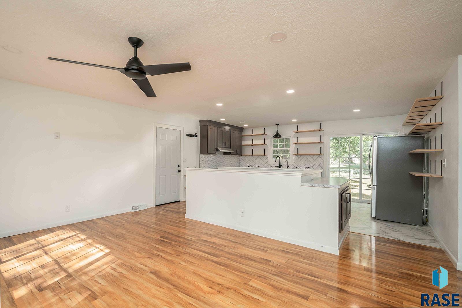 Sioux Falls, South Dakota 57106, United States, 4 Bedrooms Bedrooms, ,2 BathroomsBathrooms,Residential,Active,223174