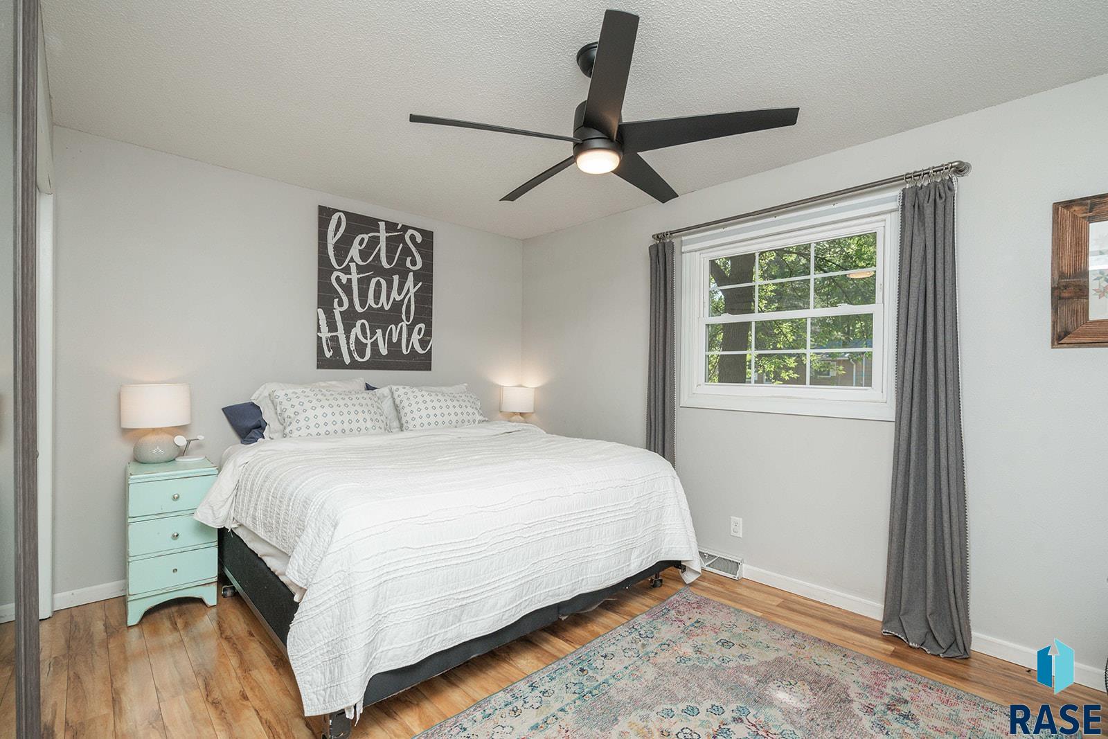 Sioux Falls, South Dakota 57106, United States, 4 Bedrooms Bedrooms, ,2 BathroomsBathrooms,Residential,Active,223174