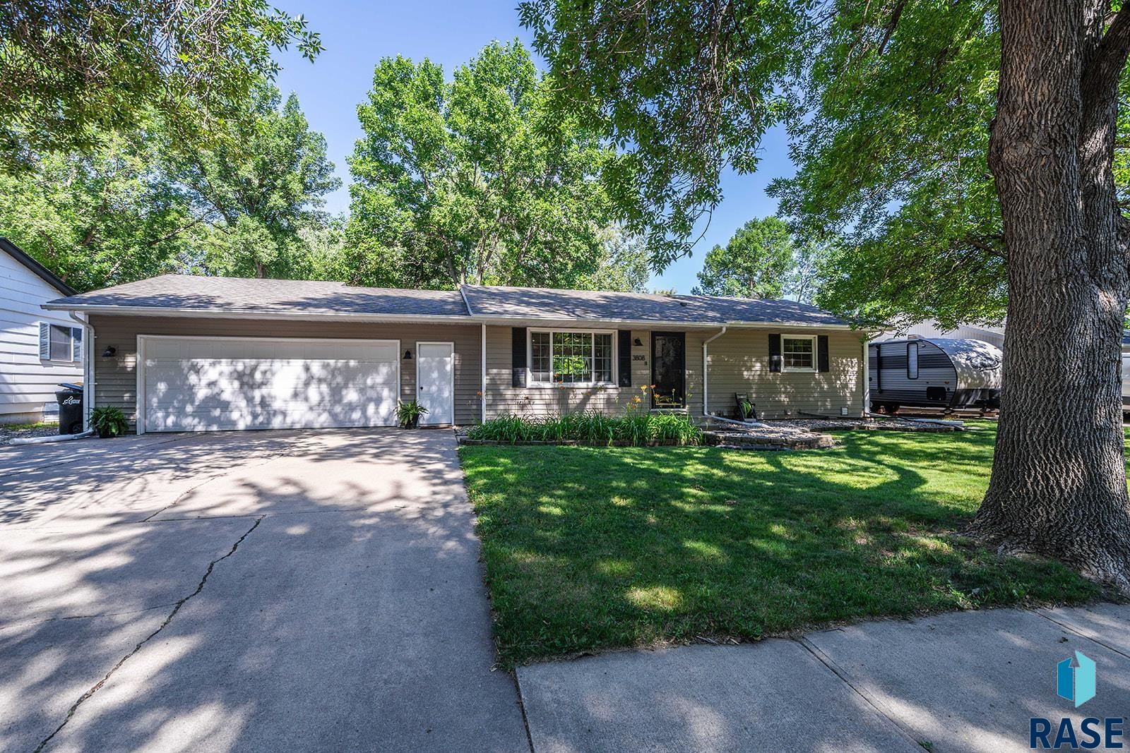 Sioux Falls, South Dakota 57106, United States, 4 Bedrooms Bedrooms, ,2 BathroomsBathrooms,Residential,Active,223174