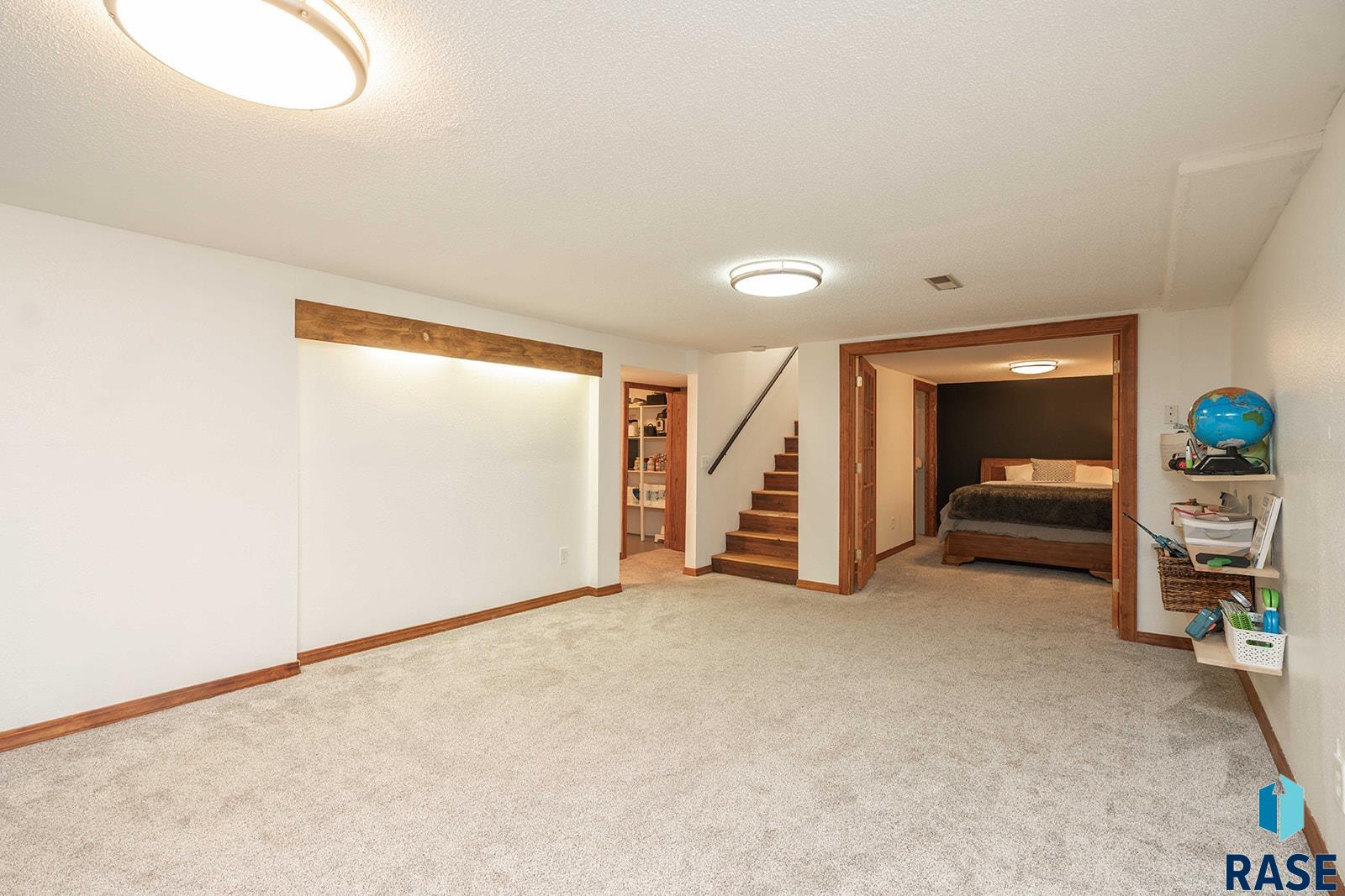 Sioux Falls, South Dakota 57106, United States, 4 Bedrooms Bedrooms, ,2 BathroomsBathrooms,Residential,Active,223174