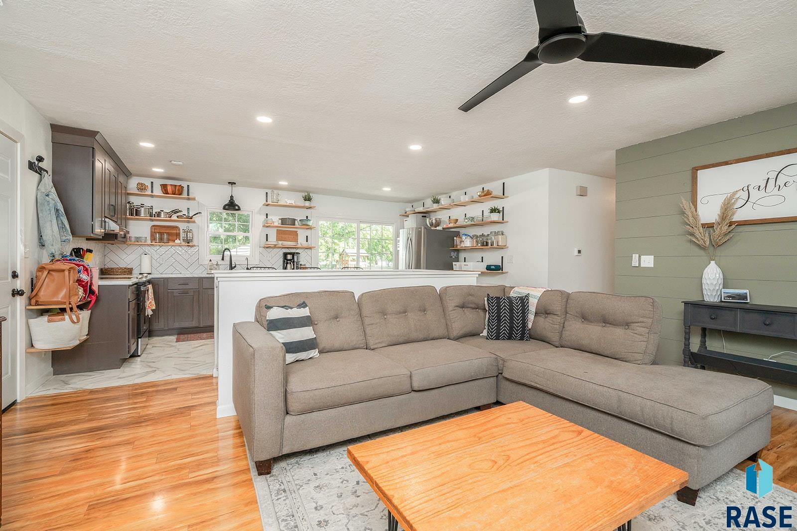 Sioux Falls, South Dakota 57106, United States, 4 Bedrooms Bedrooms, ,2 BathroomsBathrooms,Residential,Active,223174