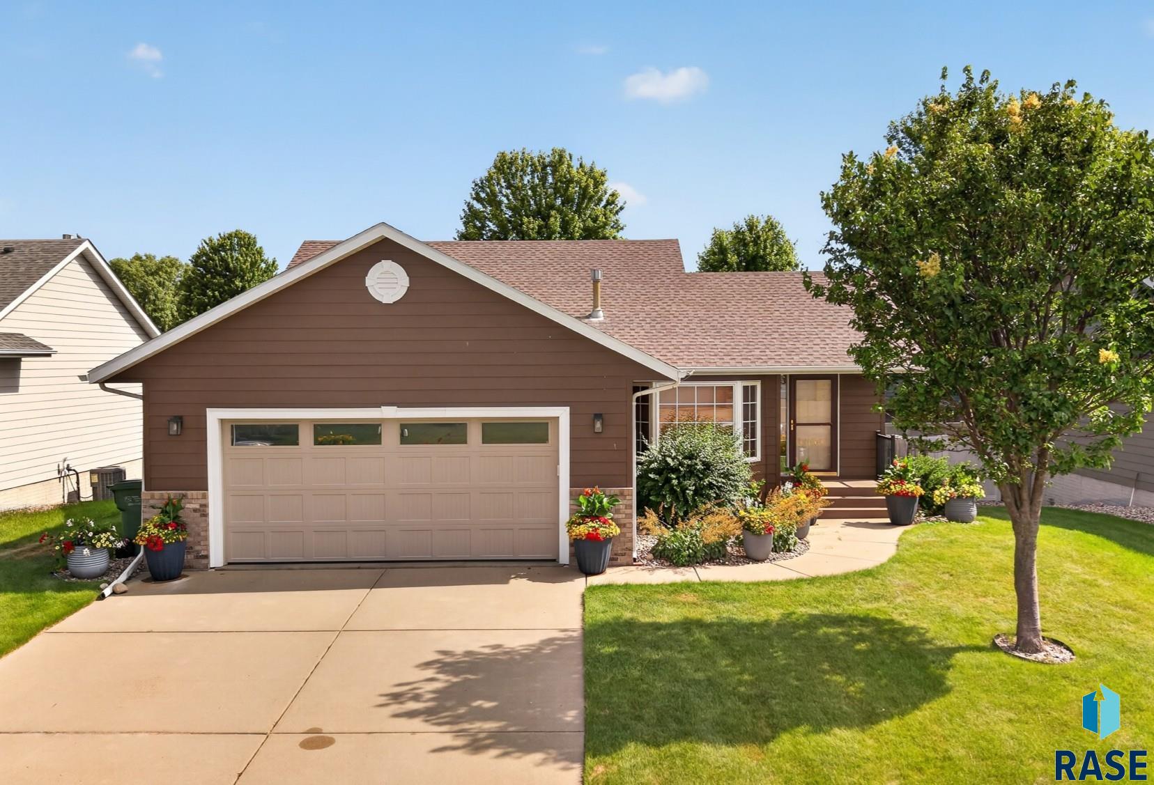 Photo 1 of 33 — 4840 S Samantha Dr, Sioux Falls, SD 57106