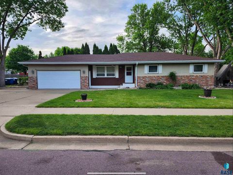 Photo of 5000 W 38Th St, Sioux Falls, SD 57106 (MLS # 22603627)