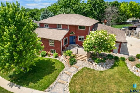 Photo of 4513 S Southridge Dr, Sioux Falls, SD 57105 (MLS # 22504637)