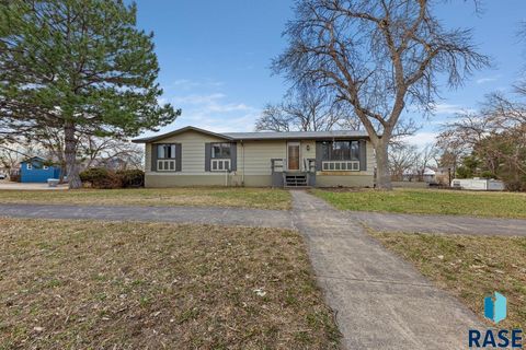 Homes For Sale - 2415 E Franklin Street<br/> Pierre, SD 57501