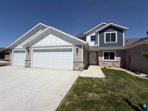 Townhouse For Sale - 7220 E Waters Edge Place<br/> Sioux Falls, SD 57110