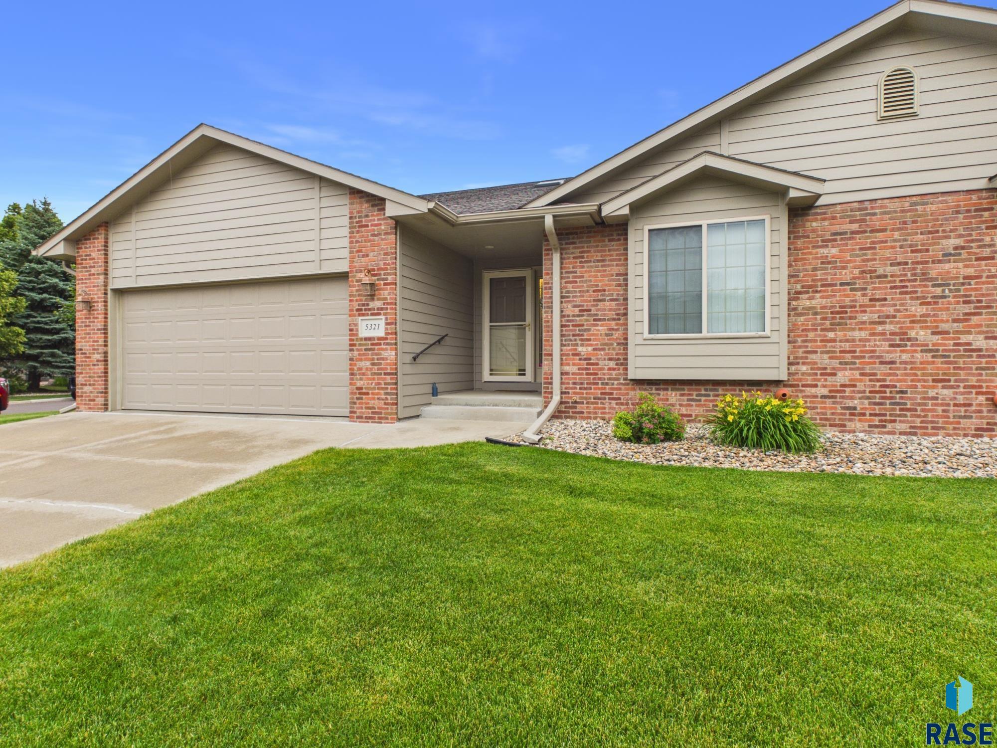 Photo 1 of 21 — 5321 W Summer Creek Pl, Sioux Falls, SD 57106