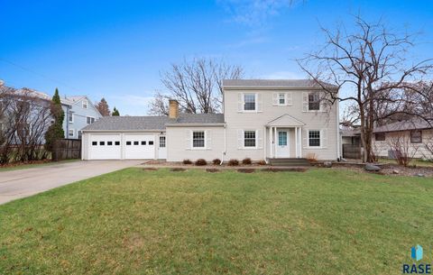 Photo of 604 E Park Dr, Sioux Falls, SD 57105 (MLS # 22602285)