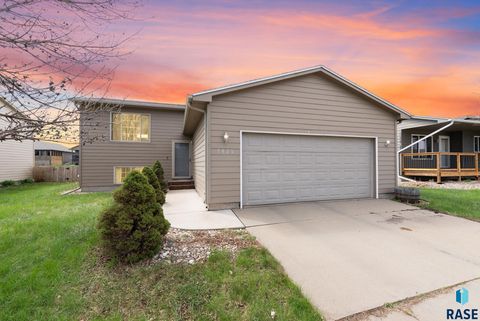 Photo of 7825 W Stoney Creek St, Sioux Falls, SD 57106 (MLS # 22602979)