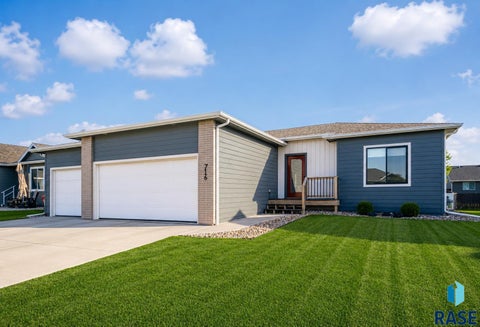 Homes For Sale - 716 Hillside Street<br/> Harrisburg, SD 57032