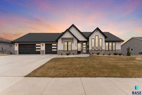 Photo of 204 N Piper Dr, Sioux Falls, SD 57110 (MLS # 22602531)
