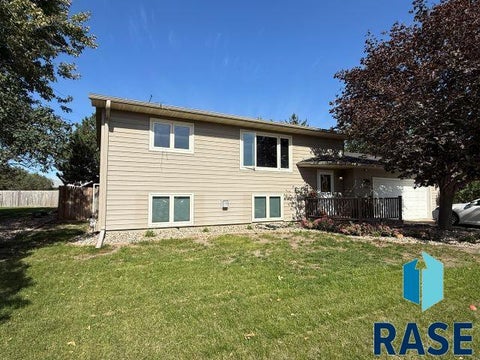Photo of 5816 W Nancy St, Sioux Falls, SD 57106 (MLS # 22607699)