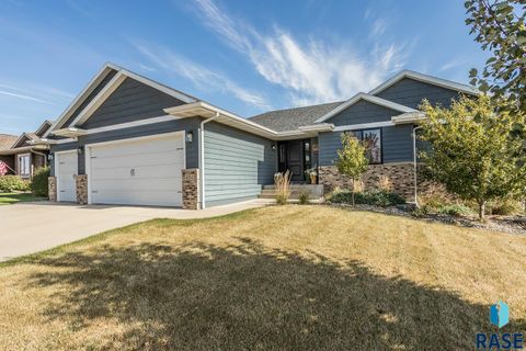Photo of 4312 Alpine Ave, Sioux Falls, SD 57110 (MLS # 22508142)