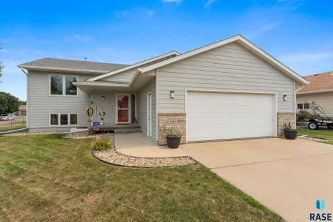 Homes For Sale - 406 S Eastern Avenue<br/> Hartford, SD 57033
