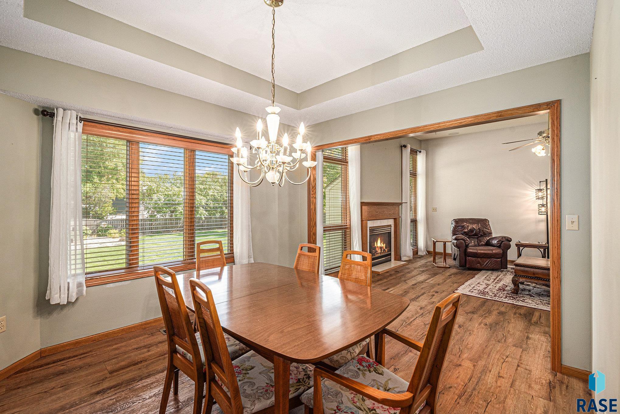 Sioux Falls, South Dakota 57106, United States, 4 Bedrooms Bedrooms, ,3 BathroomsBathrooms,Residential,Active,240864