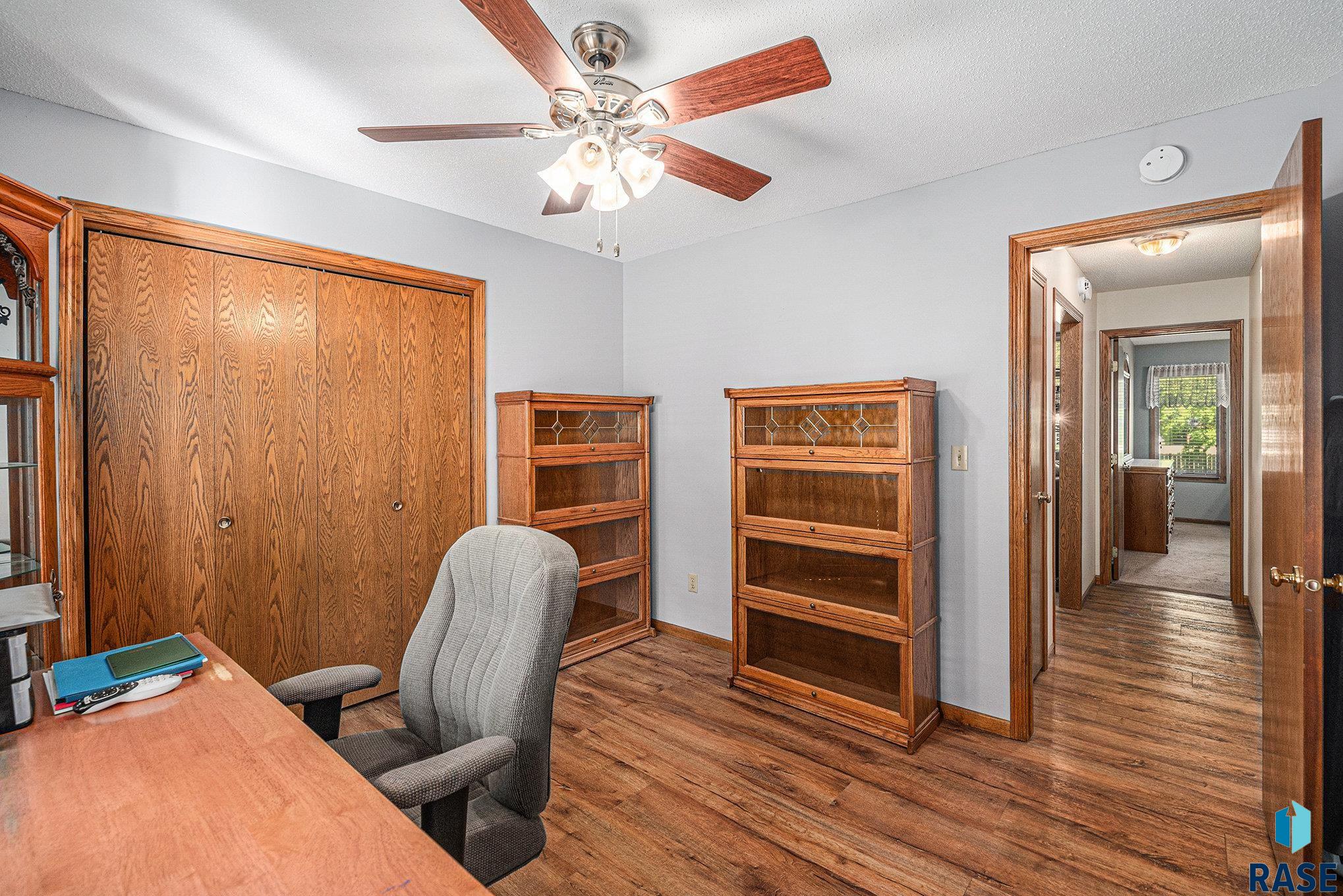 Sioux Falls, South Dakota 57106, United States, 4 Bedrooms Bedrooms, ,3 BathroomsBathrooms,Residential,Active,240864