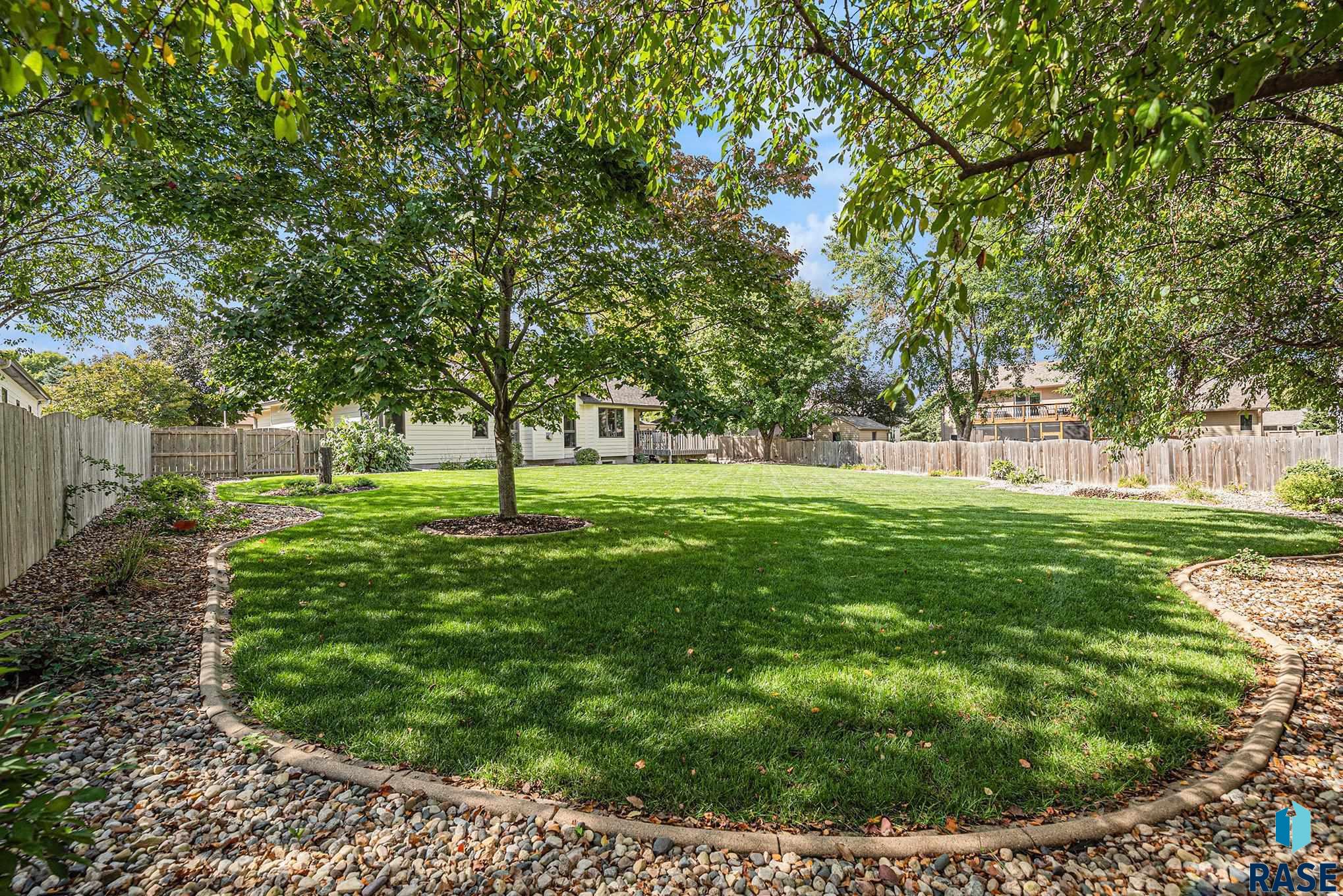 Sioux Falls, South Dakota 57106, United States, 4 Bedrooms Bedrooms, ,3 BathroomsBathrooms,Residential,Active,240864