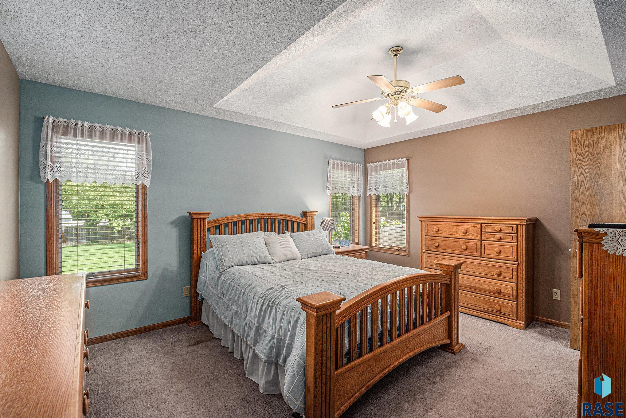 Sioux Falls, South Dakota 57106, United States, 4 Bedrooms Bedrooms, ,3 BathroomsBathrooms,Residential,Active,240864