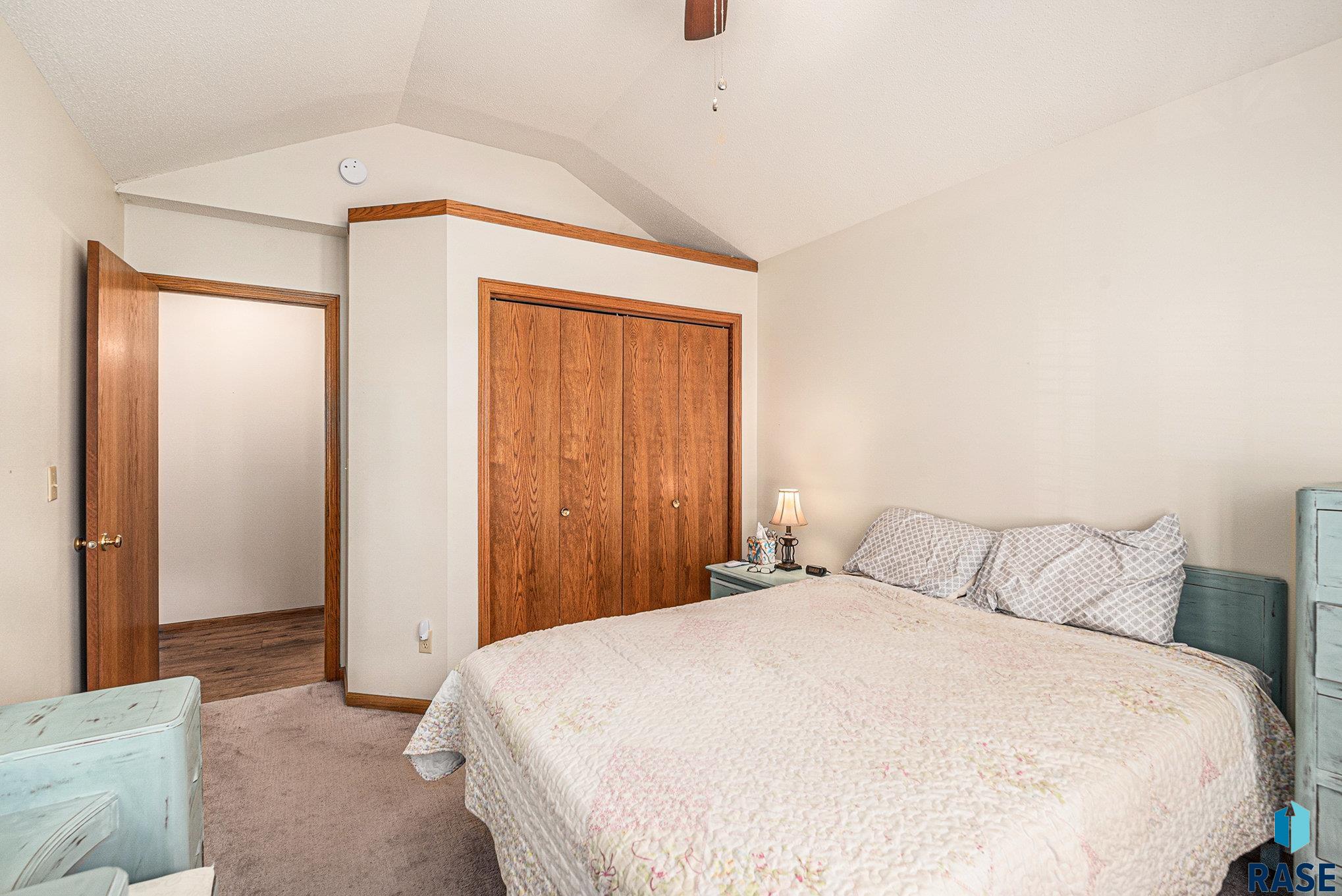 Sioux Falls, South Dakota 57106, United States, 4 Bedrooms Bedrooms, ,3 BathroomsBathrooms,Residential,Active,240864