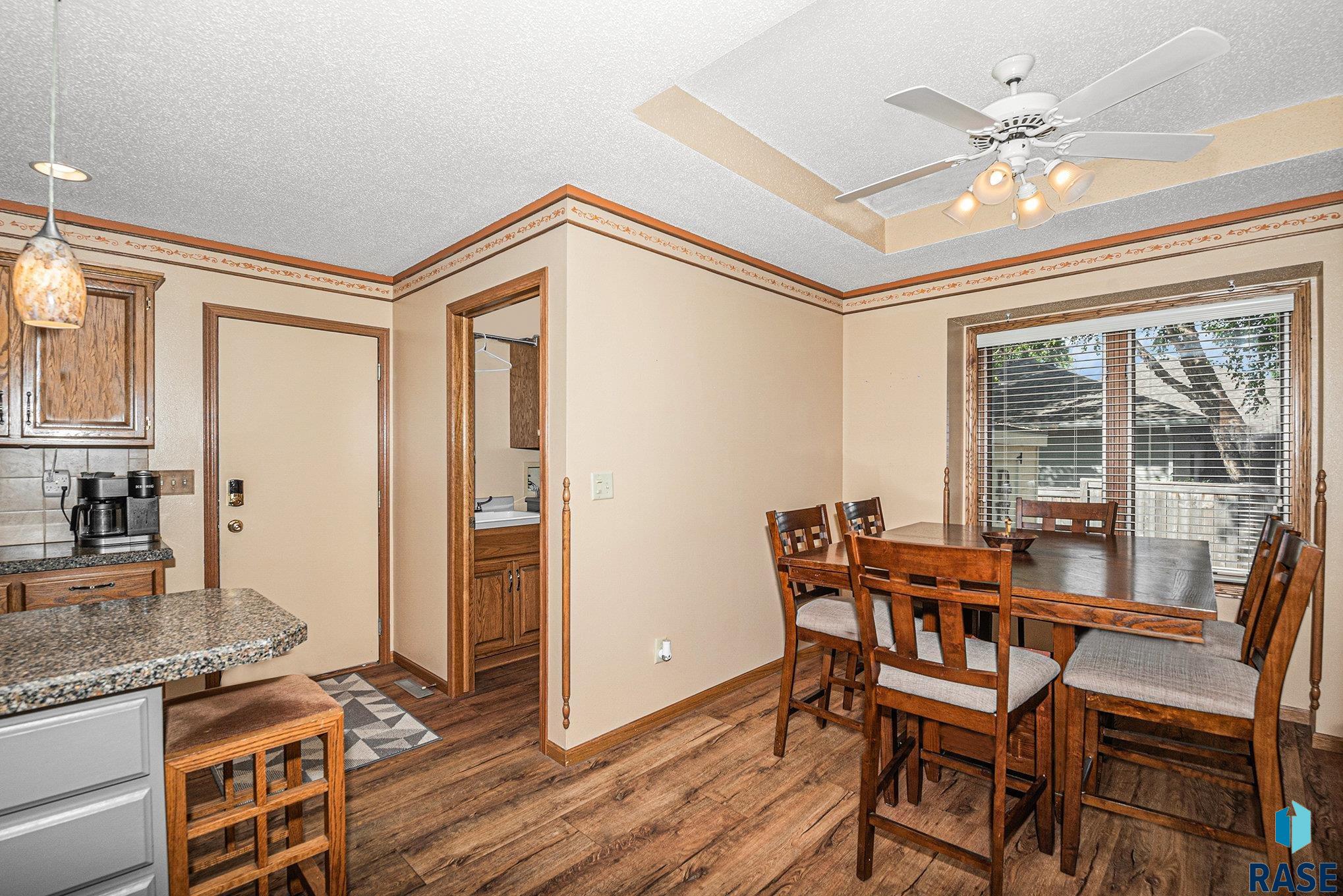 Sioux Falls, South Dakota 57106, United States, 4 Bedrooms Bedrooms, ,3 BathroomsBathrooms,Residential,Active,240864