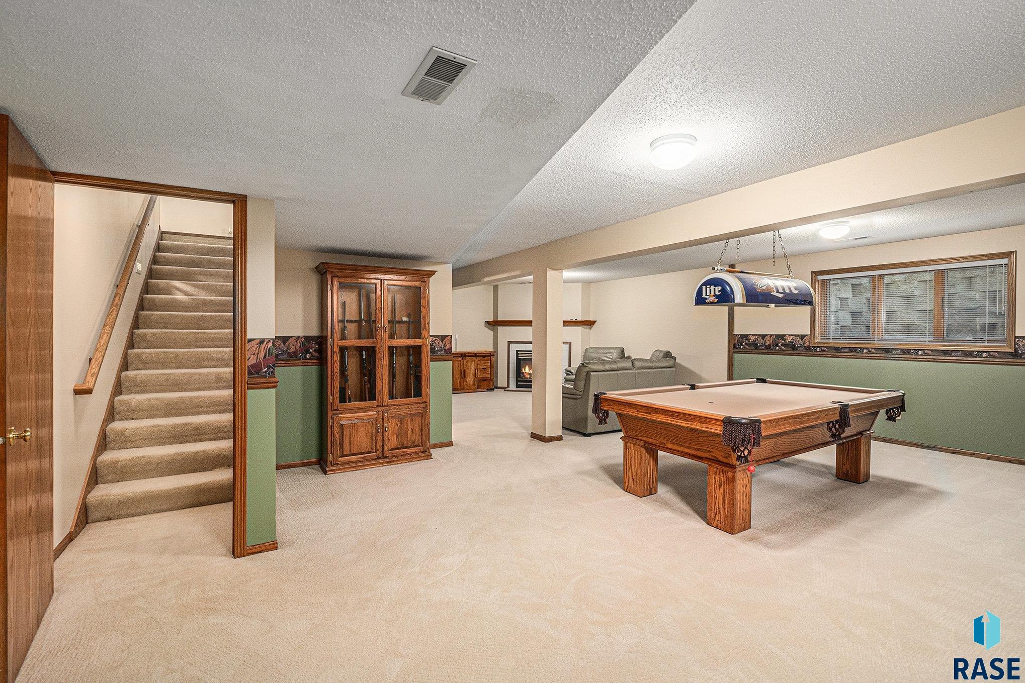 Sioux Falls, South Dakota 57106, United States, 4 Bedrooms Bedrooms, ,3 BathroomsBathrooms,Residential,Active,240864