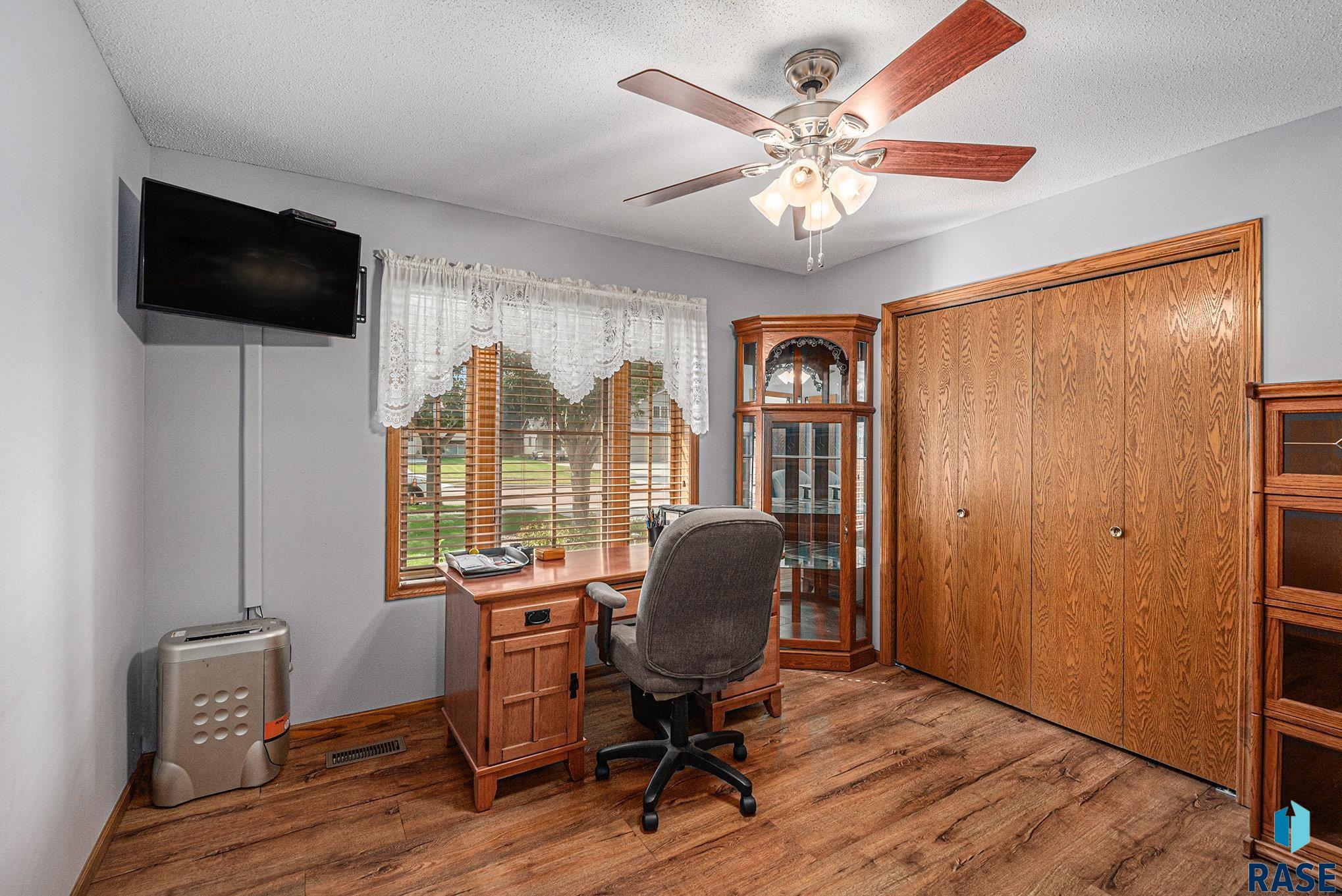 Sioux Falls, South Dakota 57106, United States, 4 Bedrooms Bedrooms, ,3 BathroomsBathrooms,Residential,Active,240864