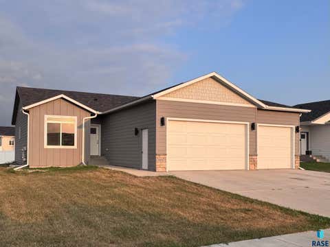 Photo of 5517 S Dubuque Ave, Sioux Falls, SD 57108 (MLS # 22606285)
