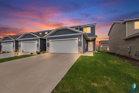 Photo of 4606 E Whisper Ridge Pl, Sioux Falls, SD 57108 (MLS # 22602951)
