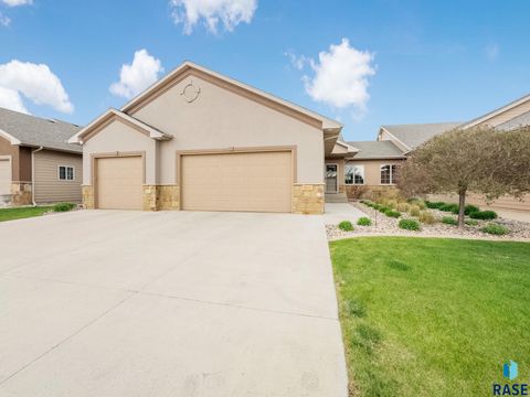 Photo of 8111 S Seven Oaks Dr, Sioux Falls, SD 57108 (MLS # 22602605)