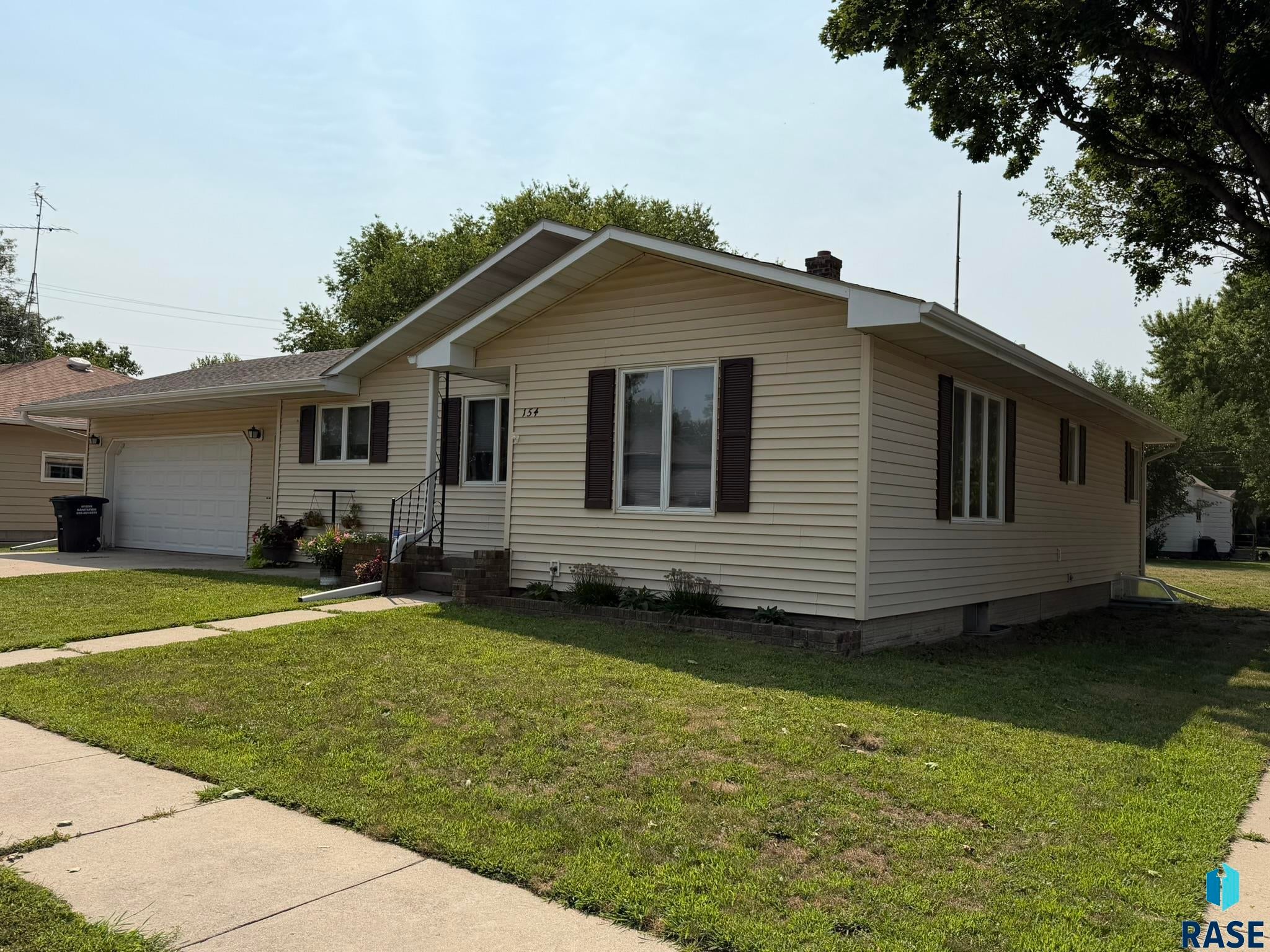 154 W Juniper St