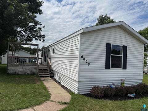 Mobile Home For Sale - 6029 S Mckenzie Place<br/> Sioux Falls, SD 57106