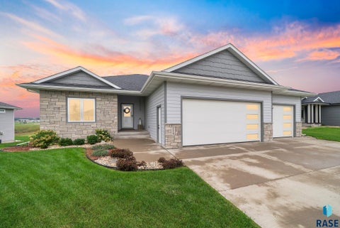 Homes For Sale - 119 Central Park Court<br/> Harrisburg, SD 57032